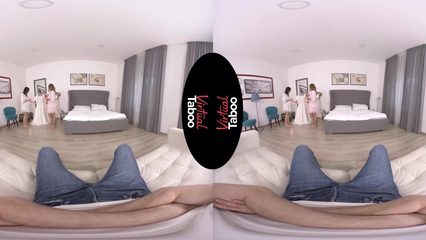Классное VR порно с тремя пышногрудыми телками